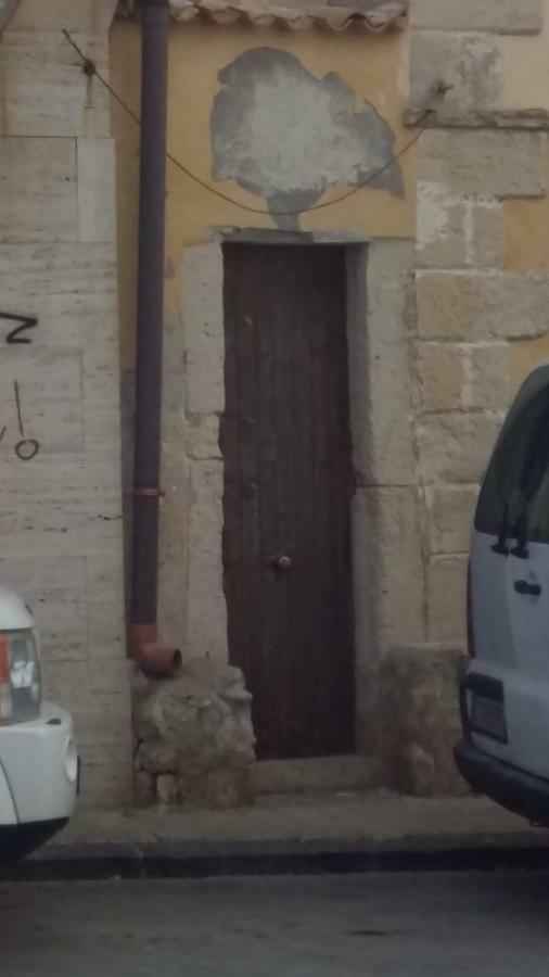 דירות סירקוזה La Casa Dei Gatti מראה חיצוני תמונה